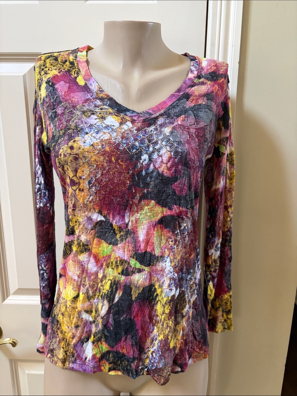 David Cline Multicolor V-Neck Long Sleeve Abstract Print jeweled Top, med